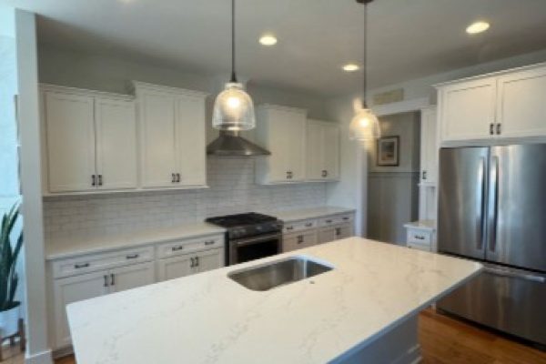 Quartz-kitchen-island-brynn-marr-jacksonville-home-remodel